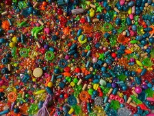 250 Gram Schmuck Perlen und Anhänger für Ketten und Armbänder Bastel Set Kinder