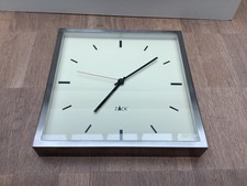 ZACK Design-Wanduhr aus