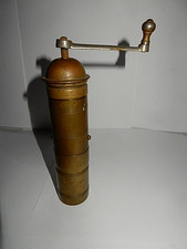 Alte  Mokka - Kaffeemühle   Gem.  mit  einen Löwen mit  Sonnenschirm  Zassenhaus