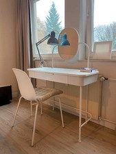 IKEA Frisiertisch Weiß mit Spiegel – sehr guter Zustand + Stuhl & Lampe