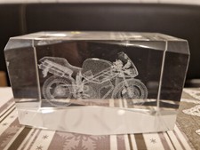 3D Laser Glasblock mit Motorrad - neuwertiger Zustand - TOP Deko-Artikel!