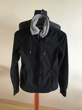 kuschelige schwarze Fleecejacke von Fresh Made in Größe S - Daumenloch