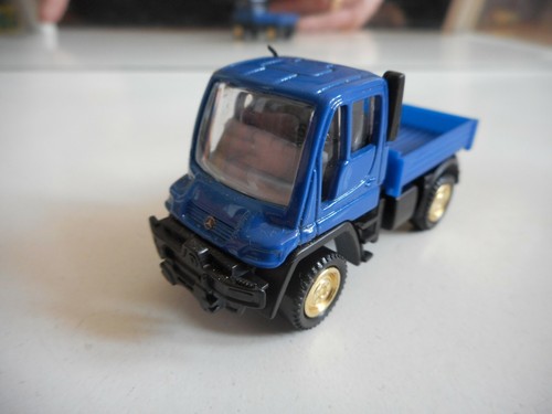 Hcmmer mercedes unimog blue - mercedes,