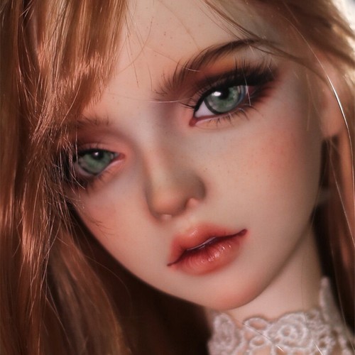 Pretty bjd doll - 1/3,