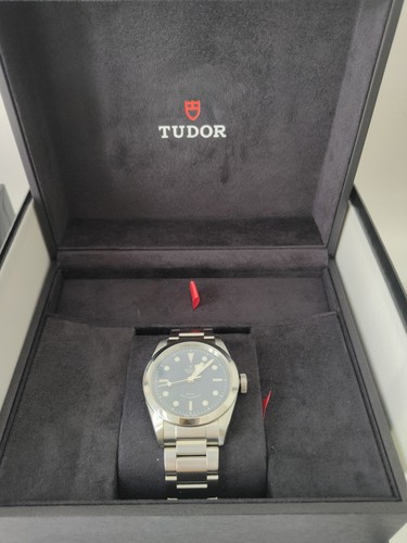 Tudor heritage black - tudor, bay