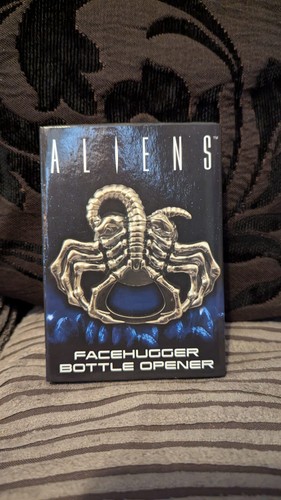 Alien face hugger - alien,