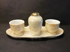 2 Eierbecher mit Salzstreuer