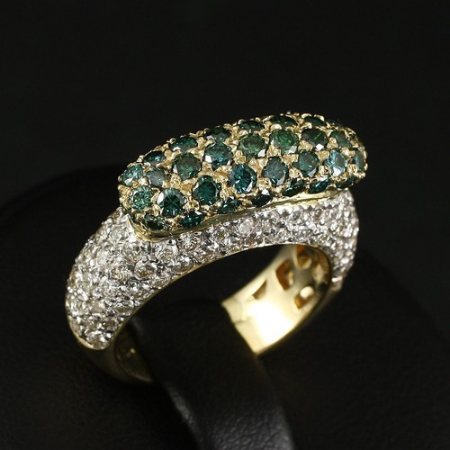 Moderner ring mit - ,