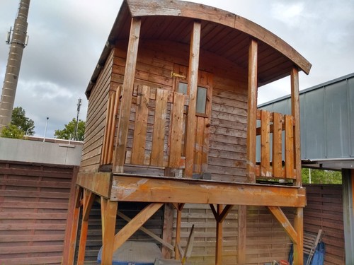Kinderstelzenhaus aus holz - aus,