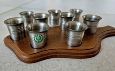 Vintage 9 ALWE Zinn Becher auf Holztablett
