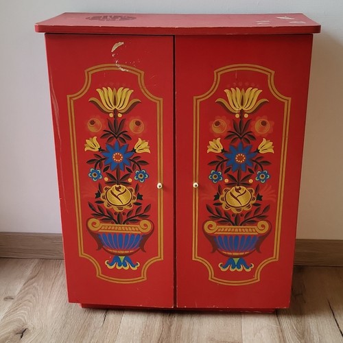 Puppenkleiderschrank