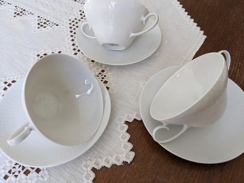 Suppentasse mit untere - suppentasse,