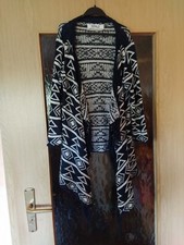 blau weiße Strickjacke mit