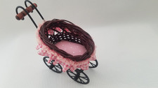 Nostalgischer Kinderwagen, Puppenstube