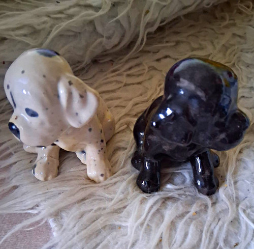 Keramik hundefiguren deko - 2x,