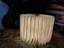 Schreibtischlampe in klassischer Buchform, wiederaufladbar über USB, Nachtlicht