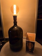 Apothekerflasche als stilvolle Lampe, verzaubert mit sehr angenehmen Licht 