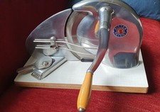 Manueller Brotschneider von Ritter, Edelstahl und Holz_neuwertig