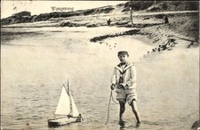 Ak Wangerooge in Friesland, Junge in Matrosenuniform im Wasser mit... - 11235259