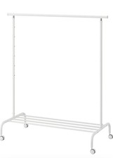 Weißer Garderobenständer