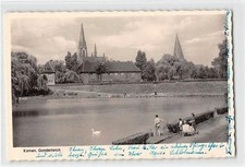 39117077 - Kamen. Sparziergaenger mit Kinderwagen am Gondelteich gelaufen.