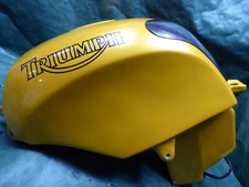 TANK DAYTONA T595 TRIUMPH VERKLEIDUNG STRONTIUM YELLOW GK