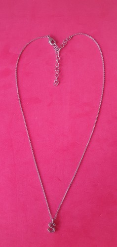 Kette mit buchstabenanhänger - mit,