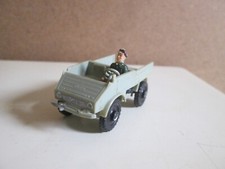 SIKU V104. Unimog 411, U30. Plastikmodell um 1960 ohne Frontscheibe, Ladeklappe.