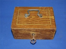 Alte Geldkassette Kassette 17,5 x 13 x 8 Kasse mit Einsatz ist aus Metall  braun