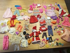 Konvolut Barbie Kleider Puppen