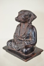 FEIN AUSGEFORMTE BRONZE FIGUR - SITZENDER MEDITIERENDER HUND - CHINA ODER JAPAN