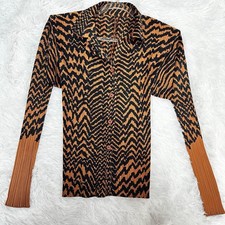 PLEATS PLEASE ISSEY MIYAKE