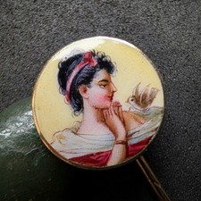 Brosche Pin Hutnadel Silber Emaille Dame mit Vogel alt antik c. 1900