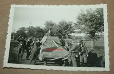 Soldaten ziehen einen