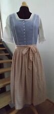 Traditionelles Dirndl komplett mit Bluse und zwei Schürzen