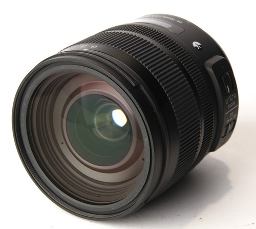 Sigma 70mm art - f/2.8, os