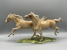 Große Figur Galoppierende