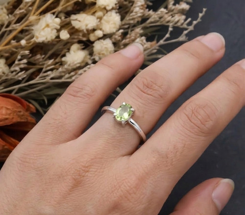 Peridot oval 4x6mm edelstein - peridot,