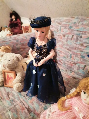 Porzellanpuppe lady diana - lady,