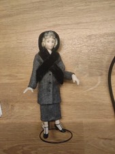 Puppe für Puppenstube