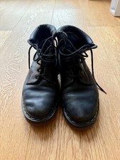 Doc Martens, 6-Loch Boots in schwarz, Größe 8 / 42 in klassischem Docs Stil