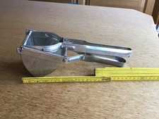 Alte Kartoffelpresse, Voll Funktionsfähig, Antik, Vintage, normale Alterspatina