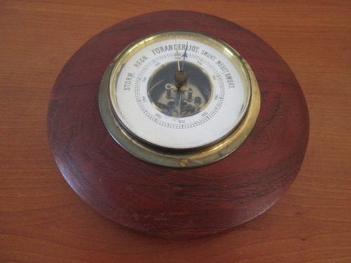 Schönes rundes holzbarometer - schönes,