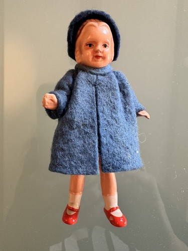 Kleine alte puppe - kleine,