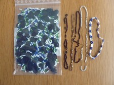 Perlen, versch. Stäbchen, Plättchen, Lila, Schwarz, Weiß, Grün, Blau, Braun