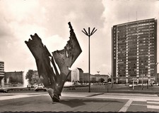 AK Berlin Ernst-Reuter-Platz "Die Flamme" Prof. Heiliger 60er Jahre? (Nr. 1633)