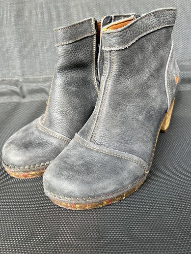 Art company clog - art,