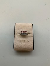 scho1# Aus Nachlass: Ring mit roten, weißen, blauen Steinen Weißgold 333, Gr. 53