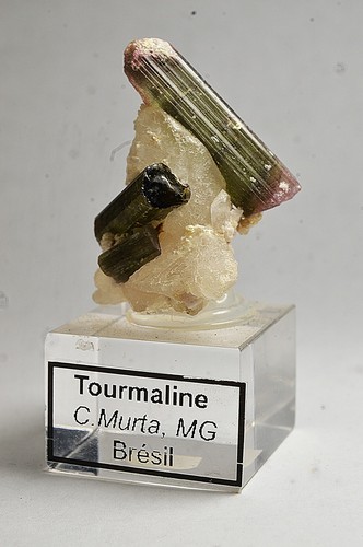 Grüner turmalinkristalle auf - grüner,