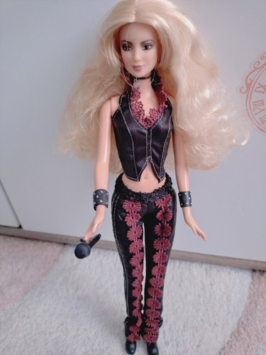 Shakira barbie puppe 2002 - shakira, /